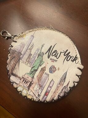 New York City Skyline Round Coin Pouch - Statue of Liberty Print